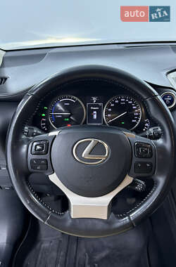 Позашляховик / Кросовер Lexus NX 2014 в 