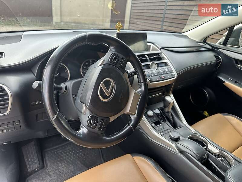 Внедорожник / Кроссовер Lexus NX 2016 в Одессе