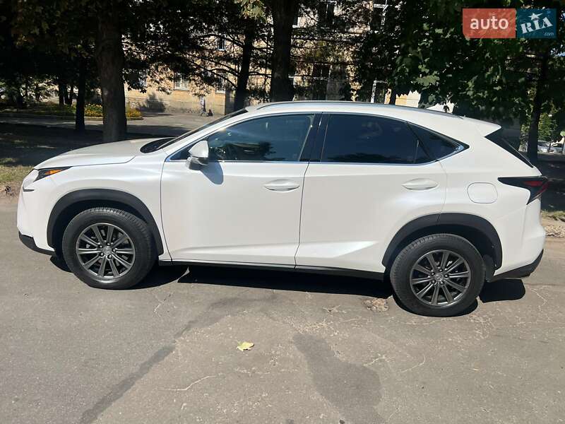 Позашляховик / Кросовер Lexus NX 2017 в 