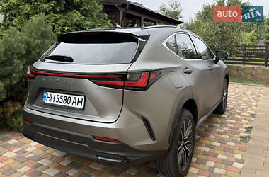 Позашляховик / Кросовер Lexus NX 2022 в 