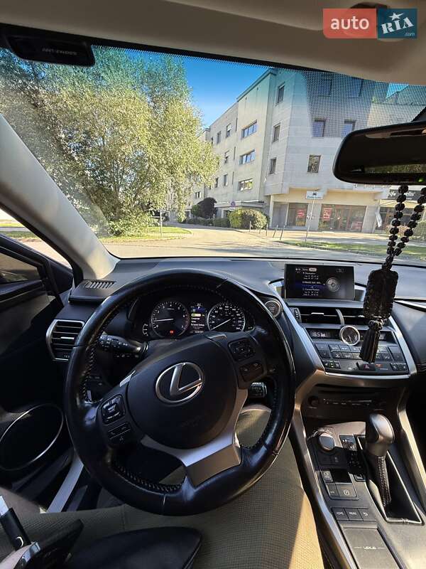 Позашляховик / Кросовер Lexus NX 2017 в Львові