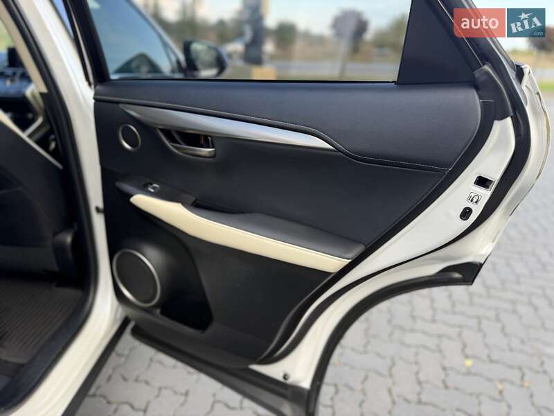 Позашляховик / Кросовер Lexus NX 2020 в Івано-Франківську