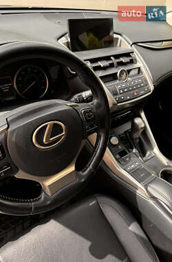 Позашляховик / Кросовер Lexus NX 2014 в 