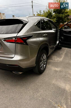 Позашляховик / Кросовер Lexus NX 2014 в 