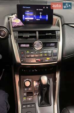 Позашляховик / Кросовер Lexus NX 2016 в 