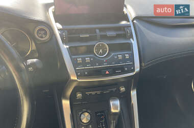 Позашляховик / Кросовер Lexus NX 2020 в 