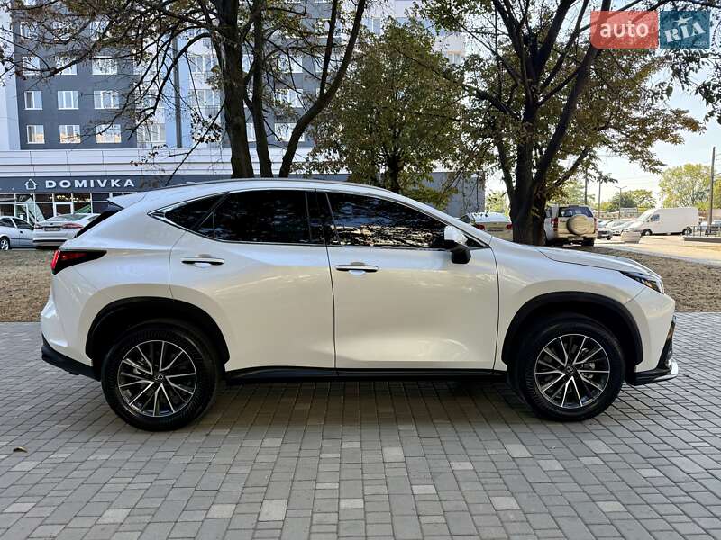 Позашляховик / Кросовер Lexus NX 2023 в 