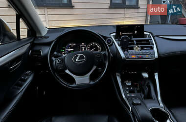 Позашляховик / Кросовер Lexus NX 2015 в 