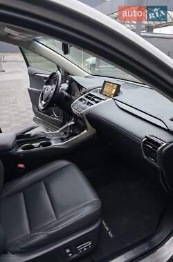 Позашляховик / Кросовер Lexus NX 2014 в 