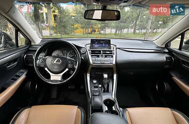 Позашляховик / Кросовер Lexus NX 2016 в 