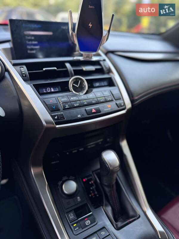 Внедорожник / Кроссовер Lexus NX 2016 в Ивано-Франковске