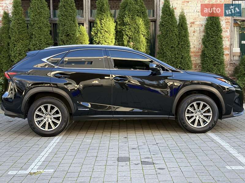 Позашляховик / Кросовер Lexus NX 2015 в Львові