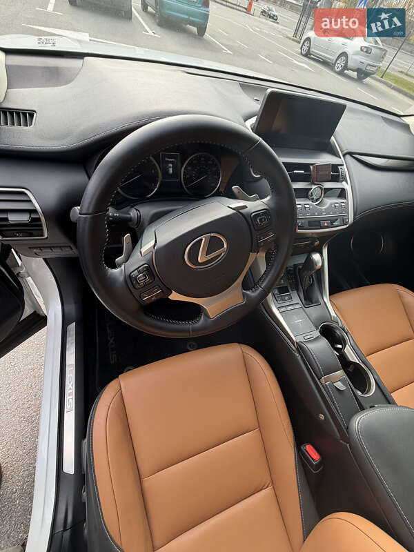 Позашляховик / Кросовер Lexus NX 2017 в Києві