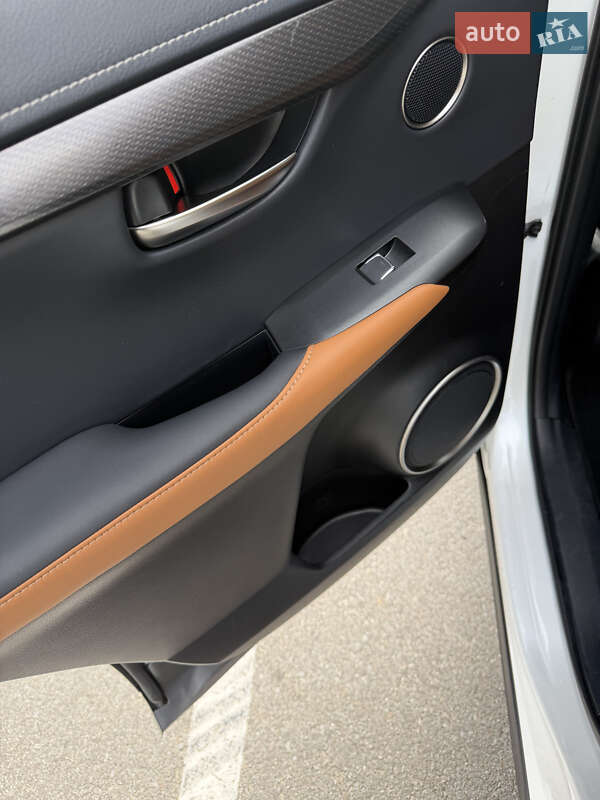 Позашляховик / Кросовер Lexus NX 2017 в Києві