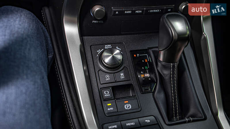 Позашляховик / Кросовер Lexus NX 2020 в Чернівцях