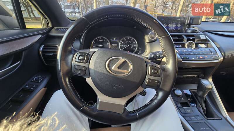 Внедорожник / Кроссовер Lexus NX 2016 в Ровно