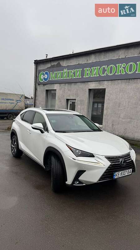 Lexus NX 2021