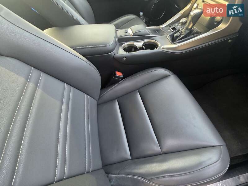 Позашляховик / Кросовер Lexus NX 2018 в Івано-Франківську