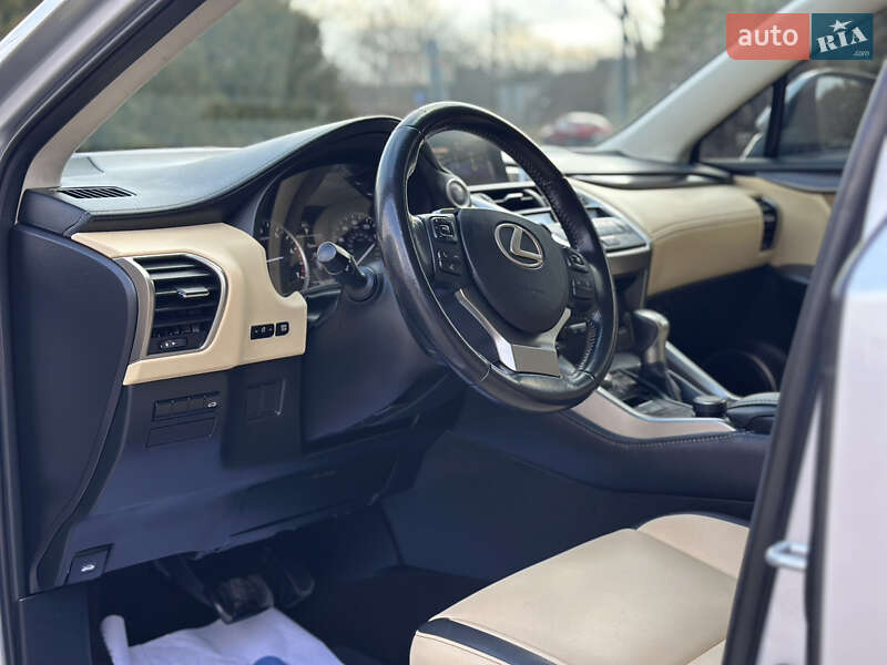 Внедорожник / Кроссовер Lexus NX 2015 в Дрогобыче