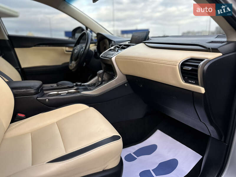 Внедорожник / Кроссовер Lexus NX 2015 в Дрогобыче