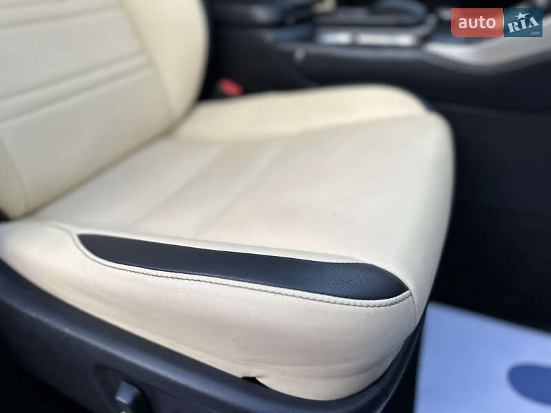 Внедорожник / Кроссовер Lexus NX 2015 в Дрогобыче