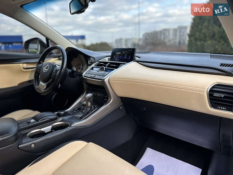 Внедорожник / Кроссовер Lexus NX 2015 в Дрогобыче