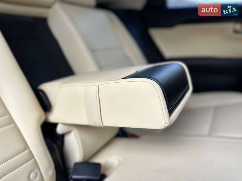 Внедорожник / Кроссовер Lexus NX 2015 в Дрогобыче