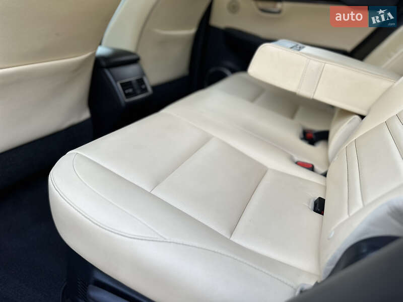 Внедорожник / Кроссовер Lexus NX 2015 в Дрогобыче