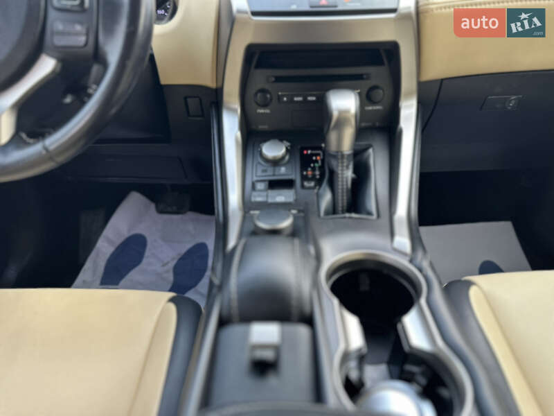 Внедорожник / Кроссовер Lexus NX 2015 в Дрогобыче