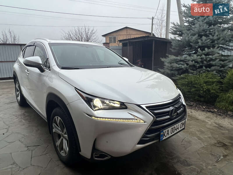 Внедорожник / Кроссовер Lexus NX 2016 в Новых Петровцах