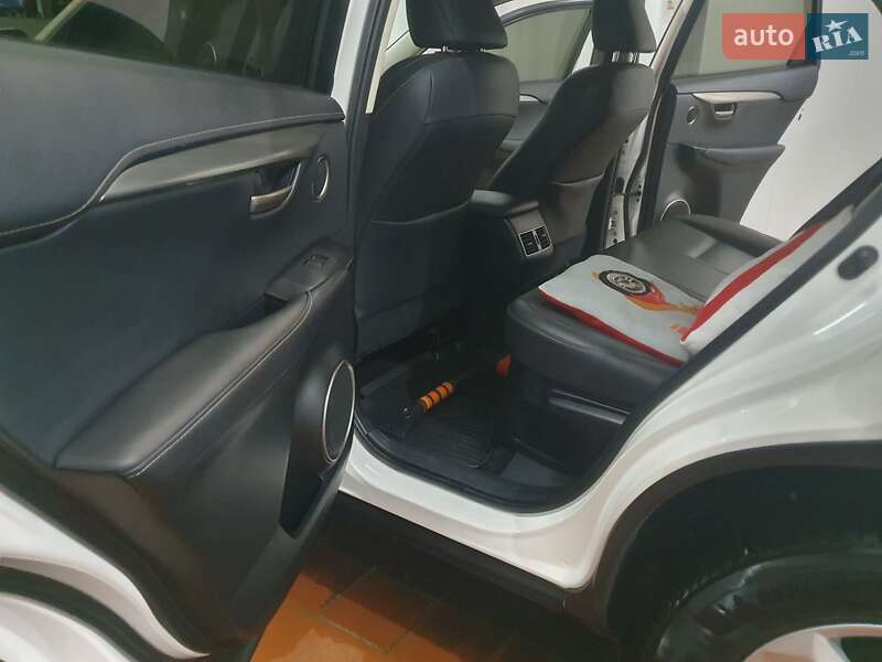 Внедорожник / Кроссовер Lexus NX 2015 в Харькове