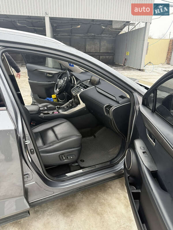 Позашляховик / Кросовер Lexus NX 2015 в Ромнах