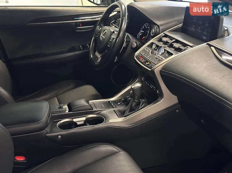 Позашляховик / Кросовер Lexus NX 2019 в Ужгороді