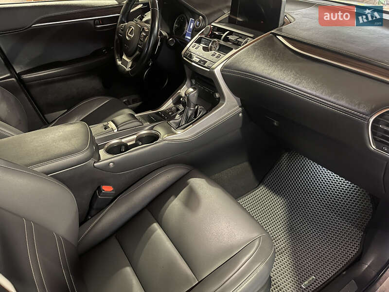 Позашляховик / Кросовер Lexus NX 2019 в Ужгороді