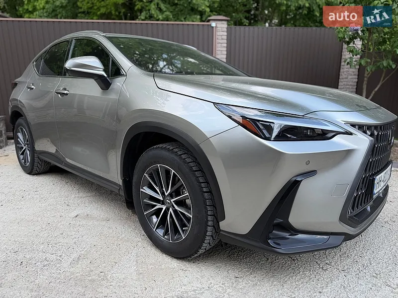 Lexus NX 2023