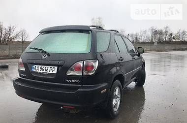 Позашляховик / Кросовер Lexus RX 2000 в 