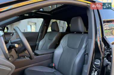 Позашляховик / Кросовер Lexus RX 2024 в 