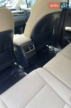 Позашляховик / Кросовер Lexus RX 2021 в 
