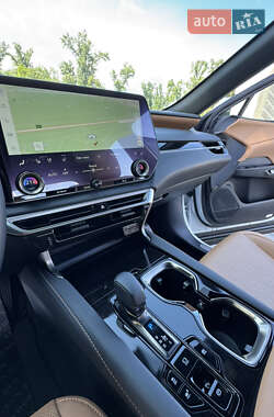 Внедорожник / Кроссовер Lexus RX 2023 в 
