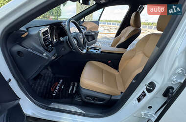 Внедорожник / Кроссовер Lexus RX 2023 в 