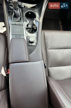 Позашляховик / Кросовер Lexus RX 2021 в 