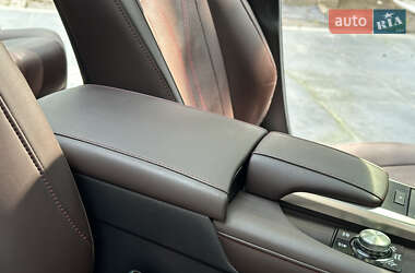 Внедорожник / Кроссовер Lexus RX 2021 в 