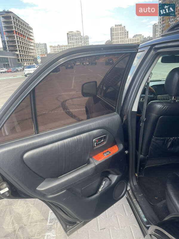 Внедорожник / Кроссовер Lexus RX 2000 в Киеве