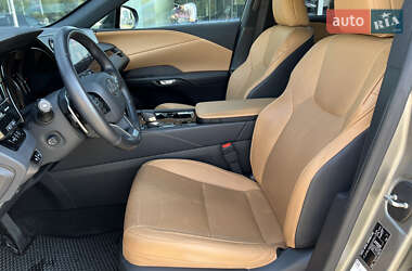 Внедорожник / Кроссовер Lexus RX 2023 в 