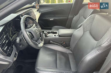 Внедорожник / Кроссовер Lexus RX 2023 в Вишневом