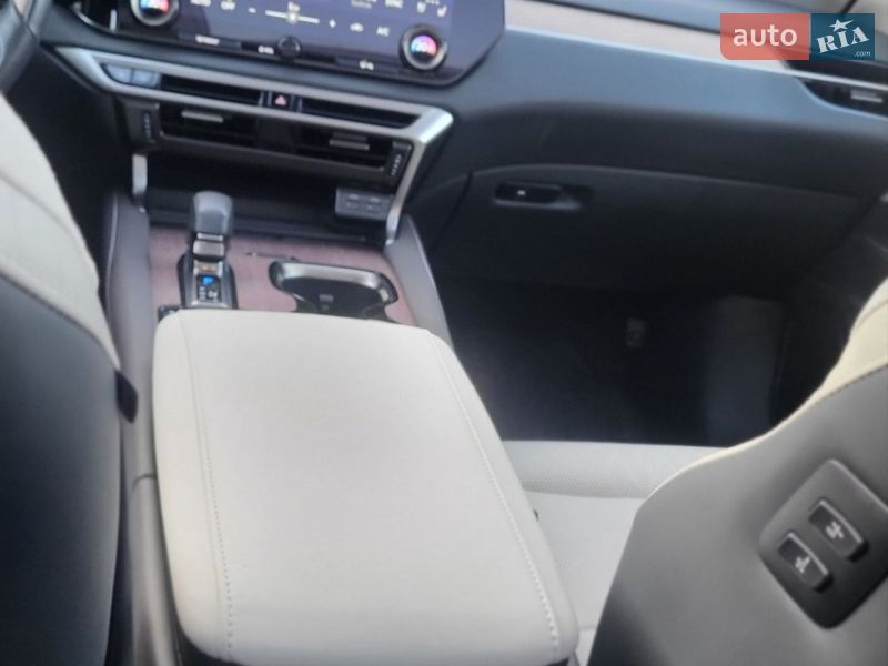 Позашляховик / Кросовер Lexus RX 2023 в Івано-Франківську