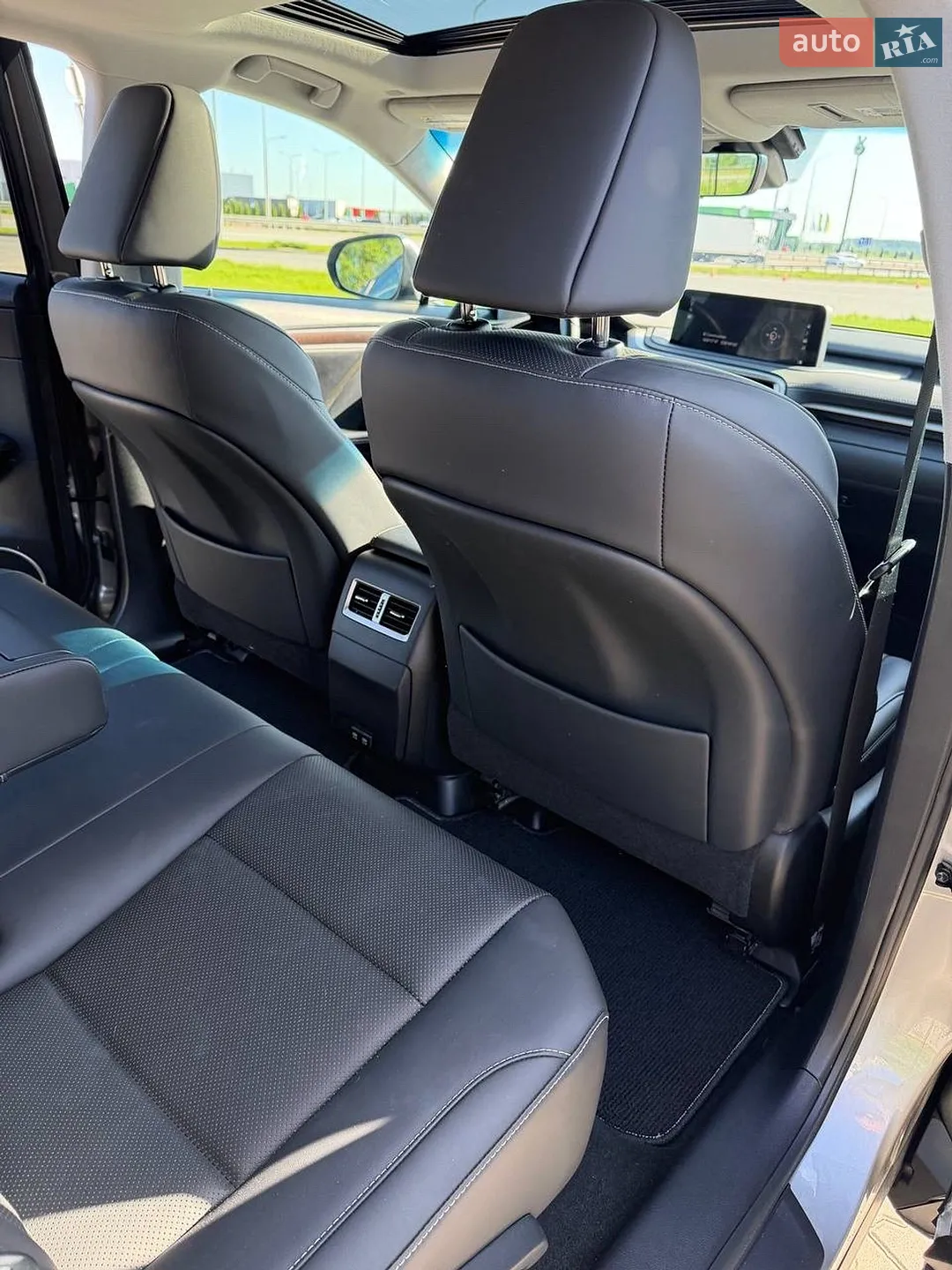 Lexus RX 2019 VIN 2T2HZMDA9LC223324 фото оголошення 14 з 17