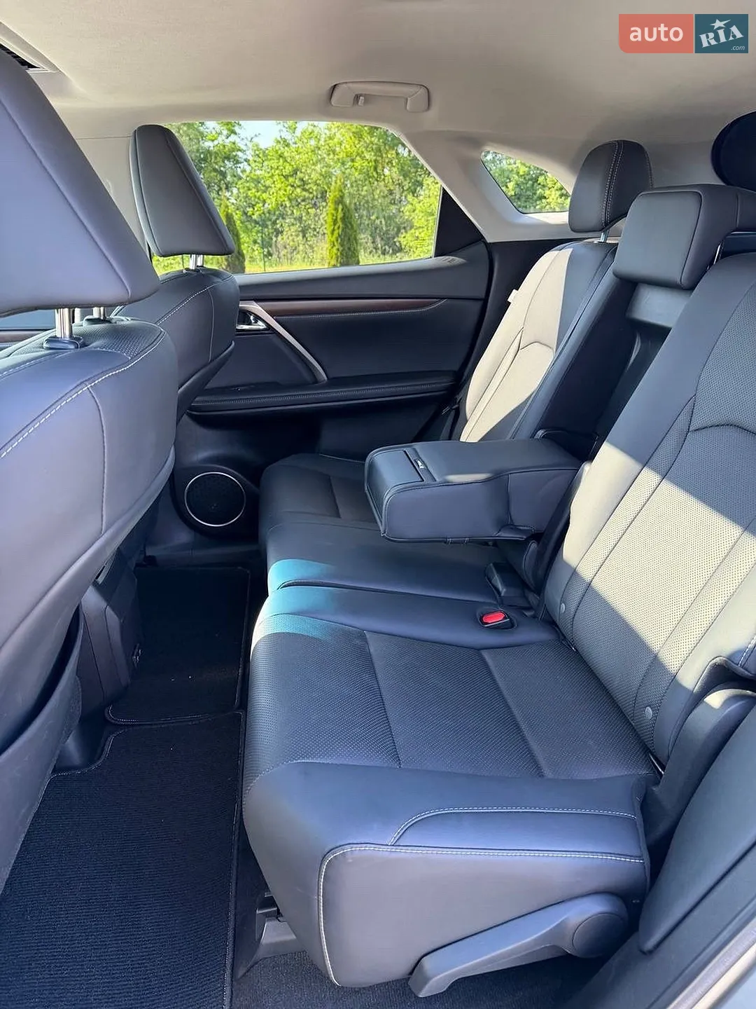 Lexus RX 2019 VIN 2T2HZMDA9LC223324 фото оголошення 15 з 17