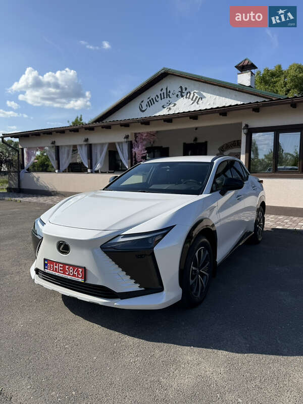 Lexus RZ 2023