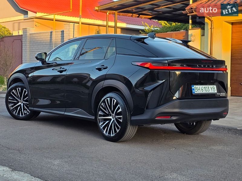 Lexus RZ 2023